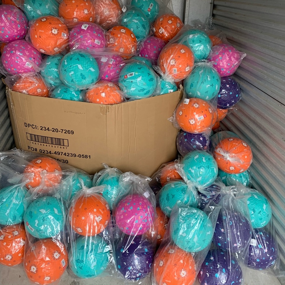 we have different color of balls we have orange, blue, purple and pink color.